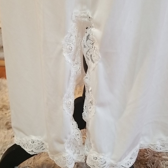 Vintage Half Slip With Lace Detail, Size M - Picture 4 of 9